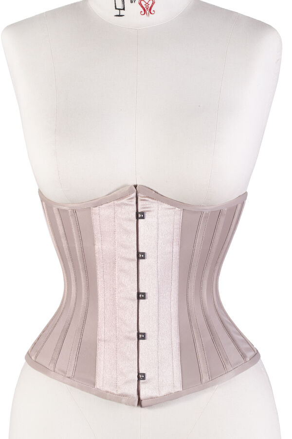 Meus, Lindos e Pagos! » Arquivos » Alemã usa corset pra ter 38cm